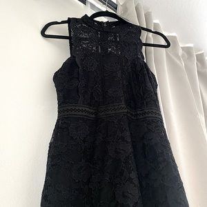 NEW WITH TAGS* TOPSHOP PETITE BLACK LACE l SLIM FITTING DRESS | Size 6 US